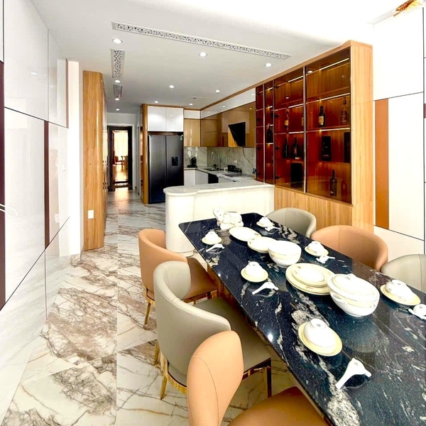 Bán nhà phân lô chân cầu Vĩnh Tuy, 8 tầng, DT 50m2, MT 3.6m, 3PN, có thang máy, gara ô tô