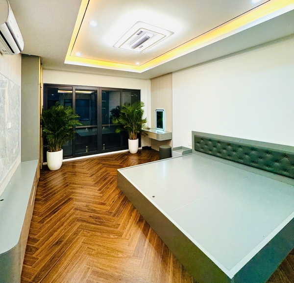 Bán nhà mặt ngõ phố Trạm, 7 tầng, DT 60m2, MT 4m, 4PN, Full nội thất, thang máy, gara