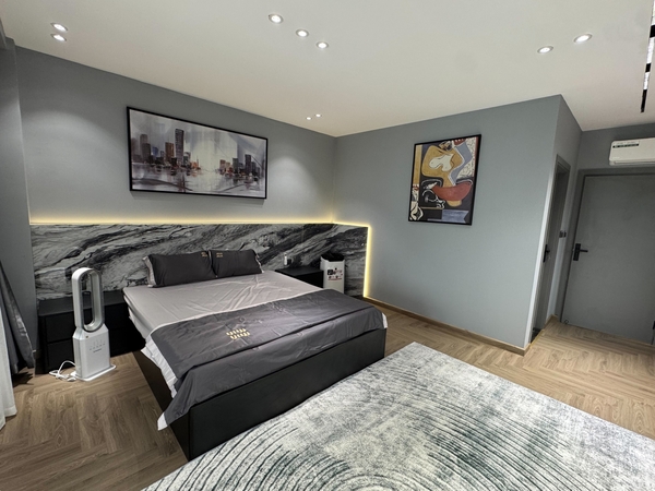 Bán nhà mặt ngõ Nguyễn Thời Trung, Thạch Bàn, 8 tầng, DT 90m2, MT 5m, 5PN, full nội thất