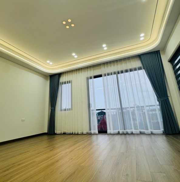 Bán nhà phố Cổ Linh, Thạch Bàn, 5 tầng, DT 50m2, MT 5m, 3PN, có thang máy, gara ô tô