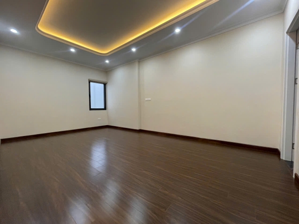 Bán nhà phân lô chân cầu Vĩnh Tuy, 7 tầng, DT 90m2, MT 5m, 4PN, có thang máy, gara