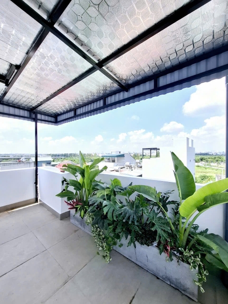 Bán nhà gần Trường Cấp 3 Thạch Bàn, 6 tầng, DT 30m2, MT 4.2m, 3PN, full nội thất, 2026