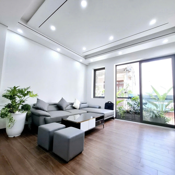 Bán nhà gần Trường Cấp 3 Thạch Bàn, 6 tầng, DT 30m2, MT 4.2m, 3PN, full nội thất, 2026