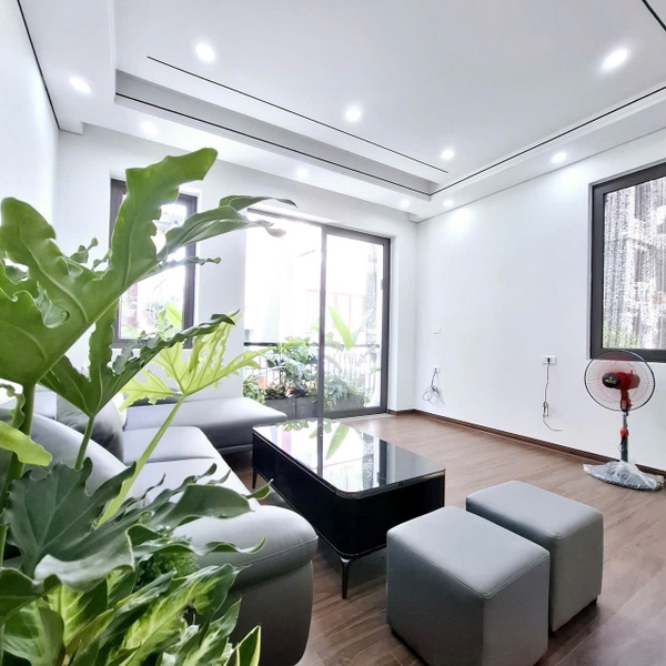 Bán nhà gần Trường Cấp 3 Thạch Bàn, 6 tầng, DT 30m2, MT 4.2m, 3PN, full nội thất, 2026