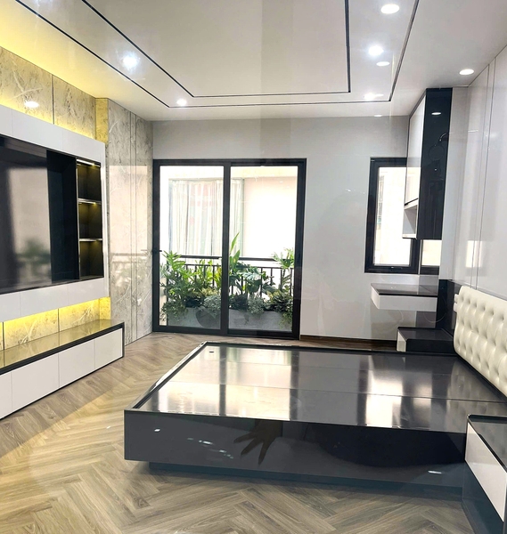 Bán nhà phố Ái Mộ, Bồ Đề, 7 tầng, DT 53m2, MT 3.8m, 4PN, full nội thất, thang máy, gara