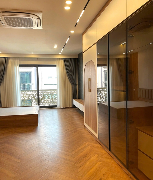 Bán nhà phân lô Thạch Bàn, 7 tầng, DT 58m2, MT 4.3m, 4PN, full nội thất, có thang máy,