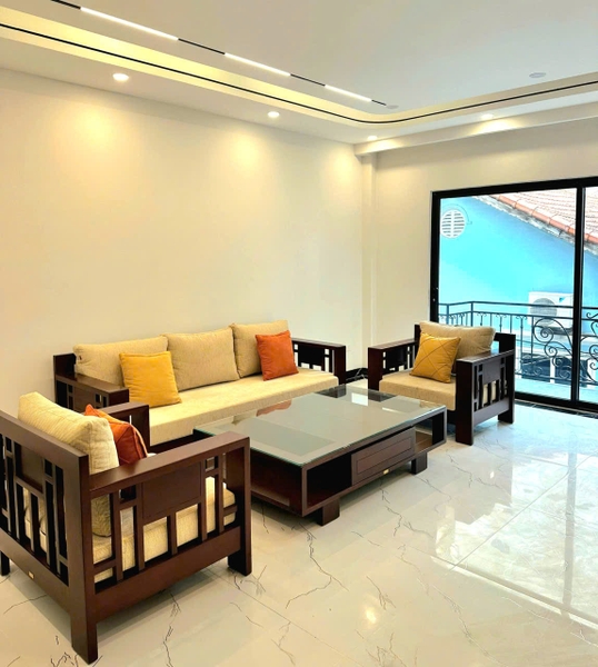 Bán nhà phố Ngọc Lâm, gần Mipec, 6 tầng, DT 80m2, MT 4.8m, 4PN, có thang máy, gara