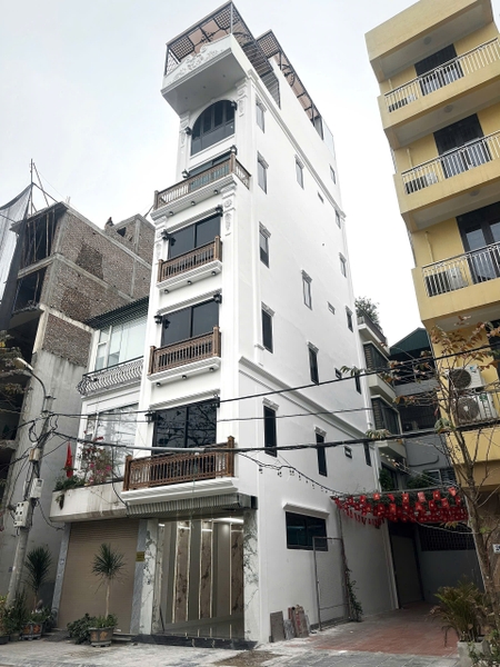 Bán nhà phân lô Cổ Linh, Thạch Bàn, 7 tầng, DT 40m2, MT 3.8m, tiện kinh doanh, 2026