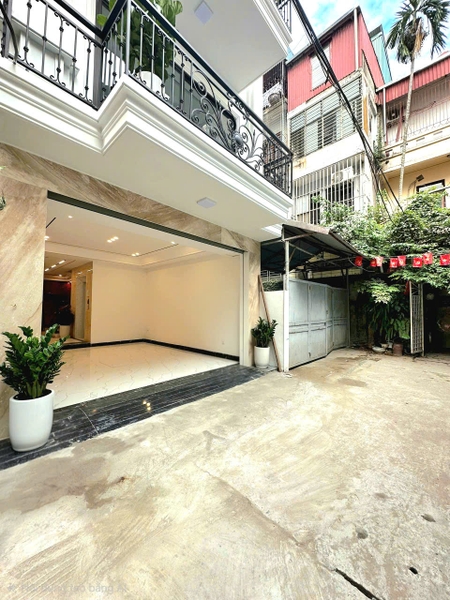 Bán nhà phố Ngọc Lâm, gần Mipec, 6 tầng, DT 80m2, MT 4.8m, 4PN, có thang máy, gara