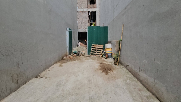 Bán đất phố Cầu Bây, gần Tiểu học Vũ Xuân Thiều, DT 43m2, MT 3.7m, ô tô 7 chỗ vào nhà