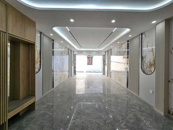 Bán nhà Ngõ 204 Cổ Linh, gần Aeon Mall, 7 tầng, DT 61m2, MT 4m, 4PN, có thang máy, gara