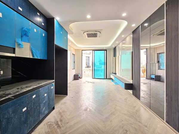 Bán nhà phân lô phố Cổ Linh, Thạch Bàn, 7 tầng, DT 40m2, MT 3.8m, 4PN, tiện kinh doanh