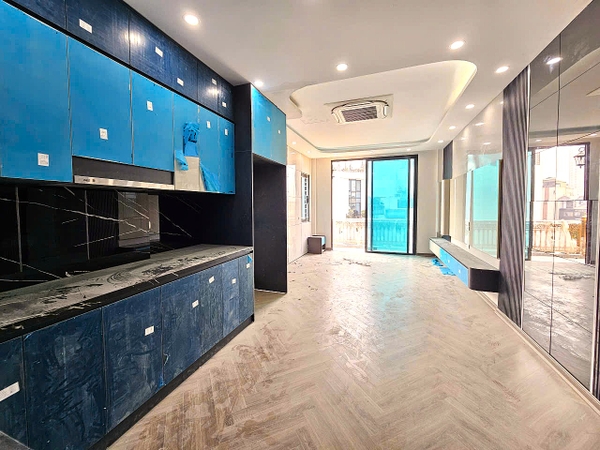 Bán nhà phân lô phố Cổ Linh, Thạch Bàn, 7 tầng, DT 40m2, MT 3.8m, 4PN, tiện kinh doanh