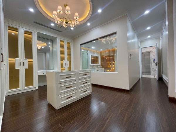 Bán nhà phân lô chân cầu Vĩnh Tuy, 7 tầng, DT 90m2, MT 5m, 4PN, có thang máy, gara