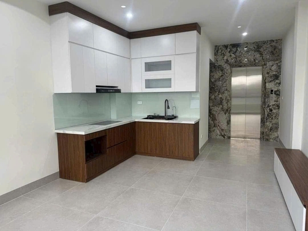 Bán nhà phố Cổ Linh, Thạch Bàn, 5 tầng, DT 36m2, MT 3.6m, 3PN, Đông Nam, 2024