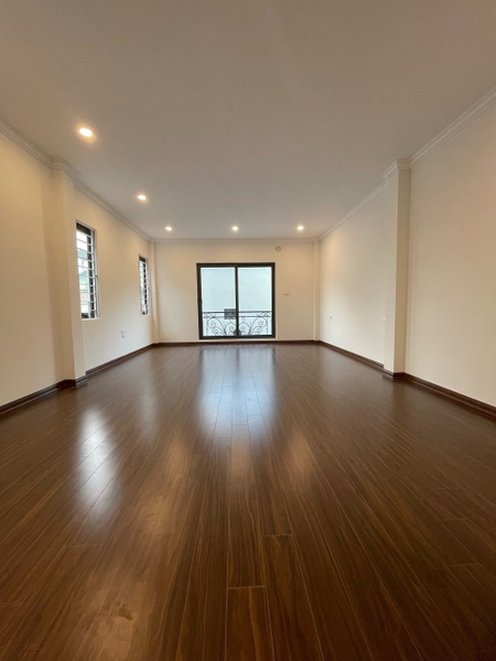 Bán nhà Ngõ 565 Bát Khối, Cự Khối, 6 tầng, DT 33m2, MT 3.6m, 3PN, ô tô đỗ cửa, 2024
