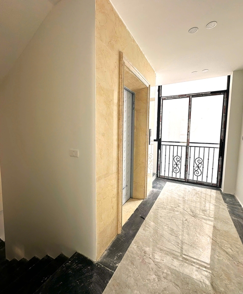 Bán nhà phố Lâm Hạ, gần hồ Hàng Không, 7 tầng, DT 68m2, MT 5m, 4PN, full nội thất