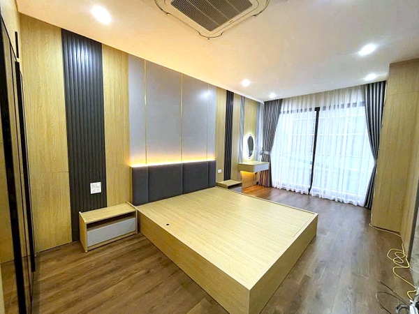 Bán nhà Ngõ 604 Ngọc Thụy, 6 tầng, DT 47m2, MT 3.4m, 3PN, thang máy, gara 2 ô tô