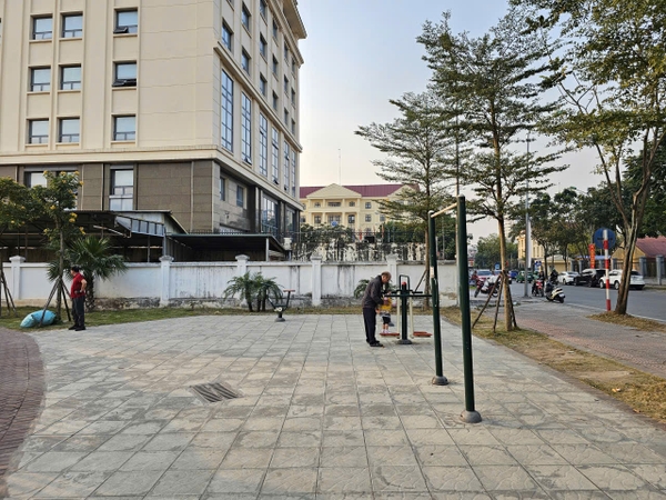 Bán nhà phố Lâm Hạ, gần hồ Hàng Không, 7 tầng, DT 68m2, MT 5m, 4PN, full nội thất