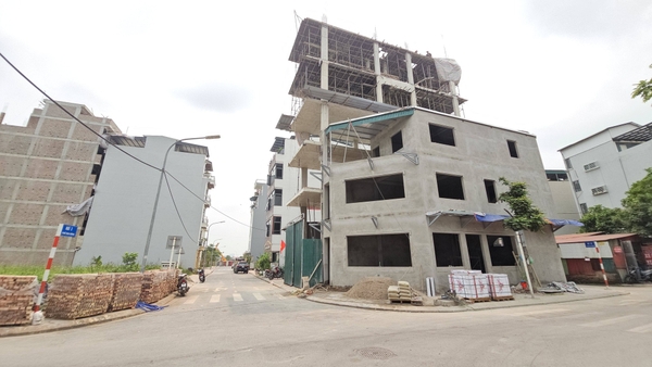 Bán đất đấu giá Cự Khối, gần Hồ Cự Khối, Lô góc, DT 83m2, MT 7.6m, tiện kinh doanh