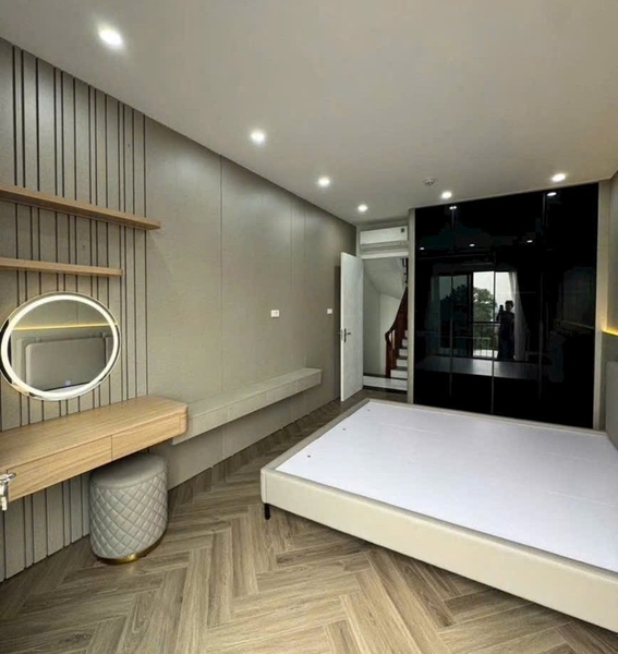 Bán nhà mặt phố khu Tư Đình, 6 tầng, DT 80m2, MT 6.5m, lô góc, tiện kinh doanh, 2026