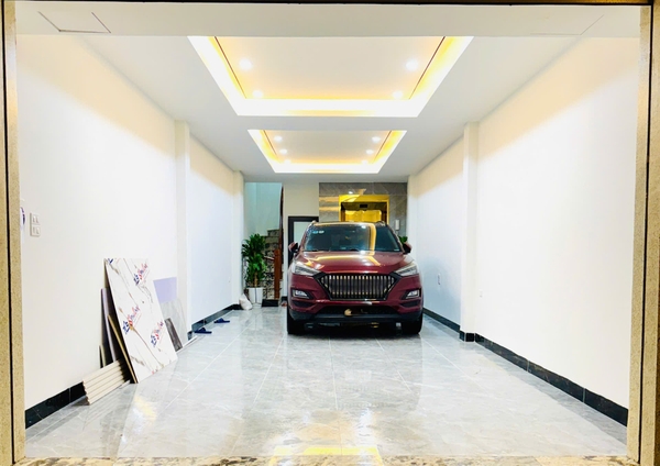 Bán nhà mặt ngõ phố Trạm, 7 tầng, DT 60m2, MT 4m, 4PN, Full nội thất, thang máy, gara