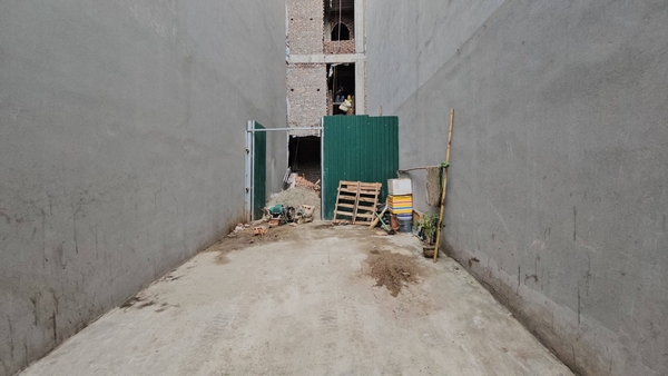 Bán đất phố Cầu Bây, gần Tiểu học Vũ Xuân Thiều, DT 43m2, MT 3.7m, ô tô 7 chỗ vào nhà