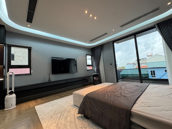 Bán nhà mặt ngõ Nguyễn Thời Trung, Thạch Bàn, 8 tầng, DT 90m2, MT 5m, 5PN, full nội thất