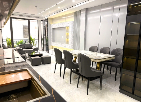 Bán nhà phố Ái Mộ, Bồ Đề, 7 tầng, DT 53m2, MT 3.8m, 4PN, full nội thất, thang máy, gara