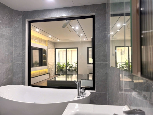 Bán nhà phố Ái Mộ, Bồ Đề, 7 tầng, DT 53m2, MT 3.8m, 4PN, full nội thất, thang máy, gara