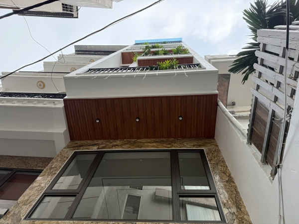 Bán nhà phố Ái Mộ, Bồ Đề, 7 tầng, DT 53m2, MT 3.8m, 4PN, full nội thất, thang máy, gara