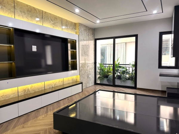 Bán nhà phố Ái Mộ, Bồ Đề, 7 tầng, DT 53m2, MT 3.8m, 4PN, full nội thất, thang máy, gara