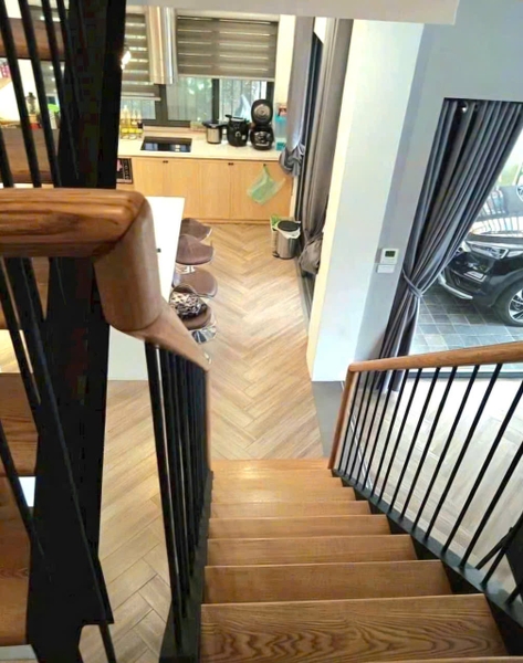 Bán nhà mặt hồ Cự Khối, 3 tầng, DT 100m2, MT 9m, lô góc, 3PN, view hồ, Đông Nam, 2026