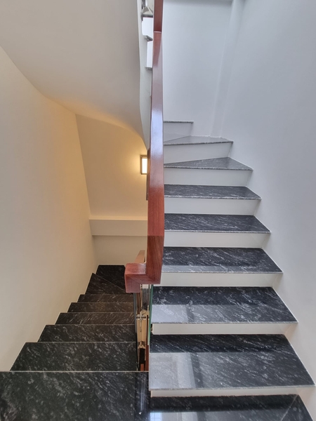 Bán nhà phố Cổ Linh, Thạch Bàn, nhà 6 tầng, DT 40m2, MT 4m, có thang máy, gara ô tô
