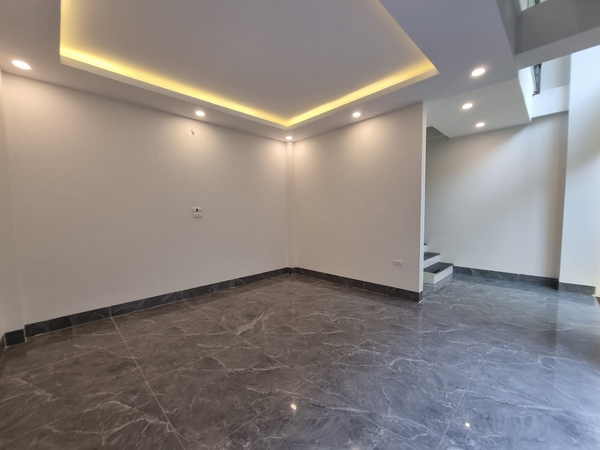 Bán nhà phố Cổ Linh, Thạch Bàn, Nhà 6 tầng, DT 30m2, MT 5.5m, 3PN, SĐCC, ĐÃ BÁN