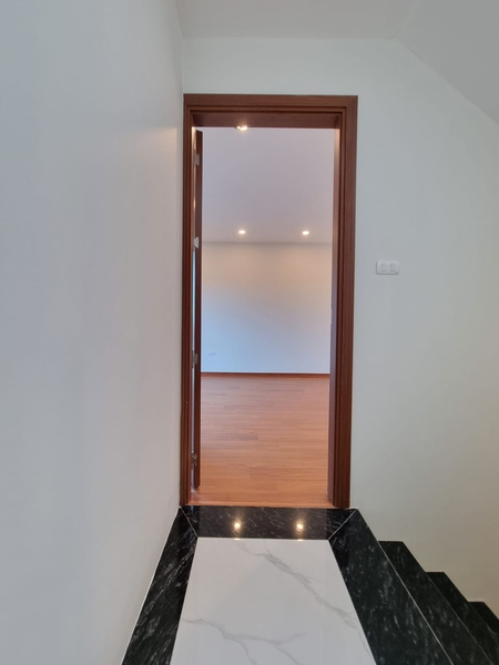 Bán nhà phố Cổ Linh, Thạch Bàn, nhà 6 tầng, DT 40m2, MT 4m, có thang máy, gara ô tô