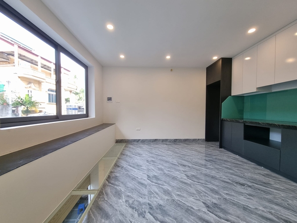 Bán nhà phố Cổ Linh, Thạch Bàn, Nhà 6 tầng, DT 30m2, MT 5.5m, 3PN, SĐCC, ĐÃ BÁN