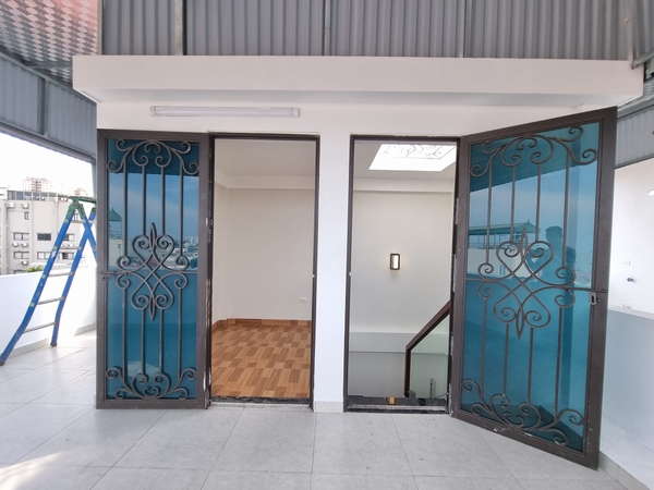 Bán nhà phố Cổ Linh, Thạch Bàn, Nhà 6 tầng, DT 30m2, MT 5.5m, 3PN, SĐCC, ĐÃ BÁN