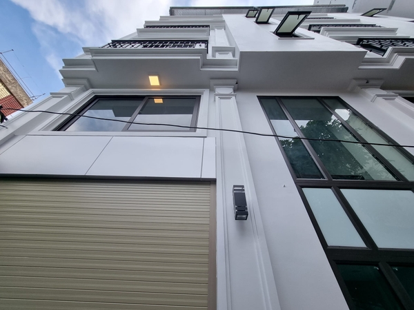 Bán nhà phố Cổ Linh, Thạch Bàn, Nhà 6 tầng, DT 30m2, MT 5.5m, 3PN, SĐCC, ĐÃ BÁN