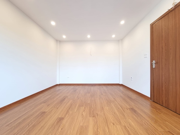 Bán nhà phố Cổ Linh, Thạch Bàn, nhà 6 tầng, DT 40m2, MT 4m, có thang máy, gara ô tô