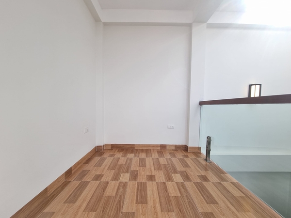 Bán nhà phố Cổ Linh, Thạch Bàn, Nhà 6 tầng, DT 30m2, MT 5.5m, 3PN, SĐCC, ĐÃ BÁN