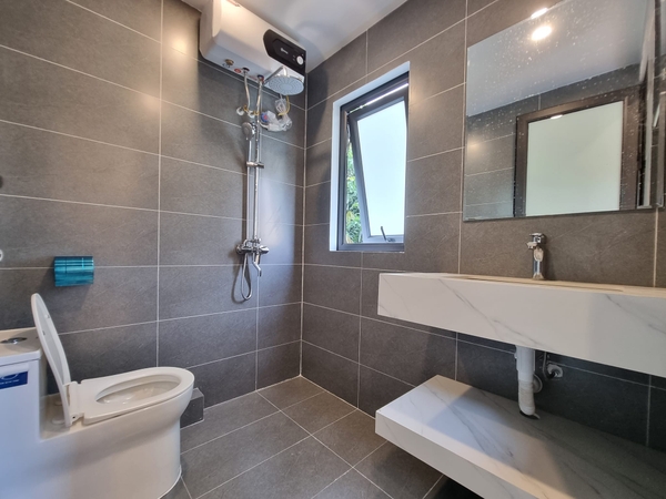 Bán nhà phố Cổ Linh, Thạch Bàn, nhà 6 tầng, DT 40m2, MT 4m, có thang máy, gara ô tô