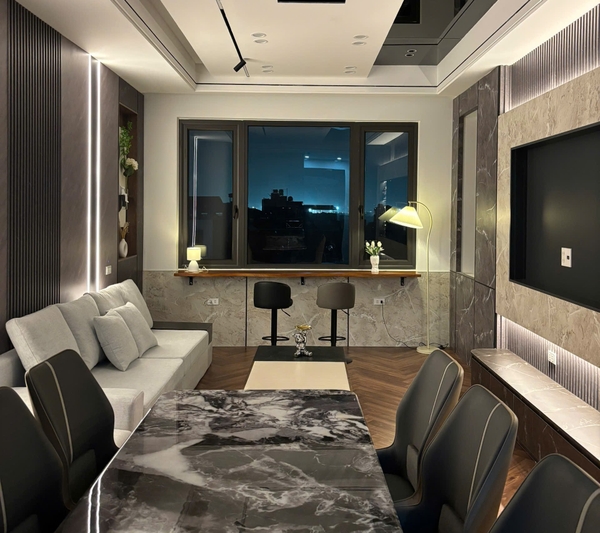 Bán nhà phố Nguyễn Văn Cừ, Gia Thụy, 7 tầng, DT 48m2, MT 4m, 4PN, thang máy, gara ô tô