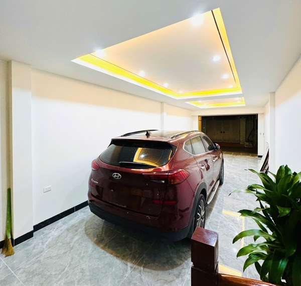 Bán nhà mặt ngõ phố Trạm, 7 tầng, DT 60m2, MT 4m, 4PN, Full nội thất, thang máy, gara