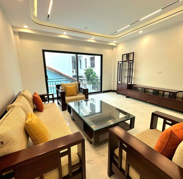 Bán nhà phố Ngọc Lâm, gần Mipec, 6 tầng, DT 80m2, MT 4.8m, 4PN, có thang máy, gara