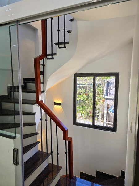 Bán nhà phân lô Ngọc Thụy, 6 tầng, DT 58m2, MT 4.6m, 4PN, full nội thất, tiện kinh doanh