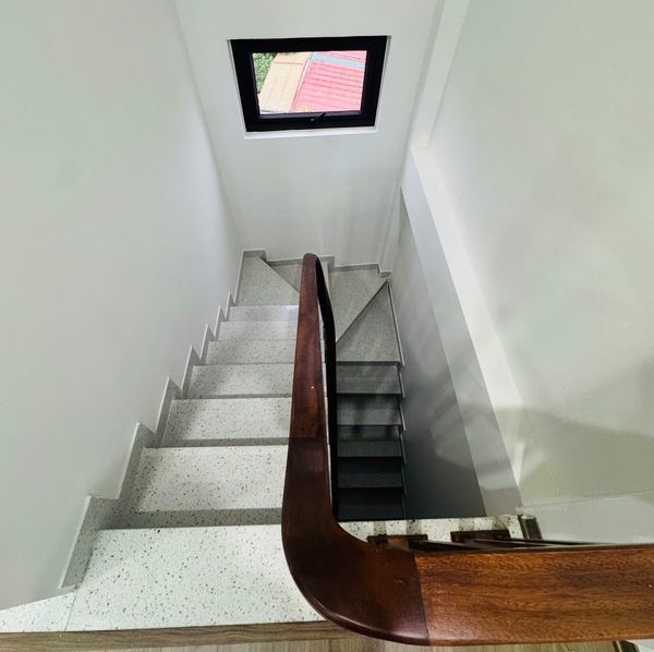 Bán nhà phố Cổ Linh, Thạch Bàn, 5 tầng, DT 50m2, MT 5m, 3PN, có thang máy, gara ô tô