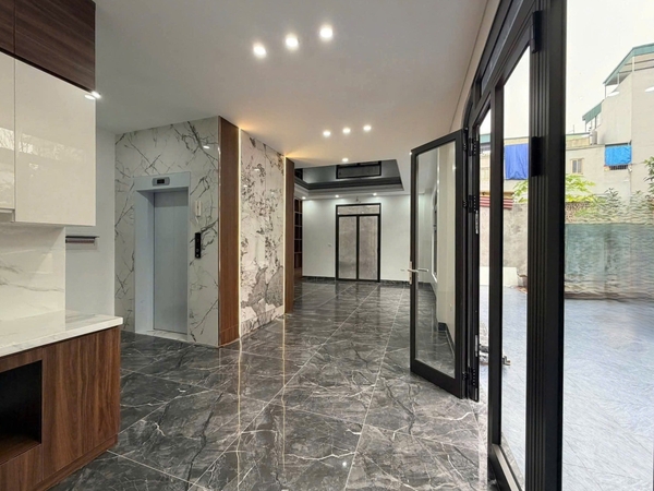 Bán nhà phố Ngọc Trì, Thạch Bàn, 5 tầng, DT 50m2, MT 9.5m, 3PN, có thang máy, 2025