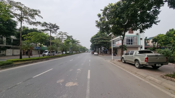 Bán nhà mặt phố Cổ Linh, Thạch Bàn, DT 130m2, MT 5m, lô góc, tiện kinh doanh, 2024