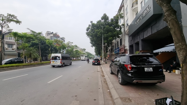 Bán nhà mặt phố Cổ Linh, Thạch Bàn, DT 130m2, MT 5m, lô góc, tiện kinh doanh, 2024